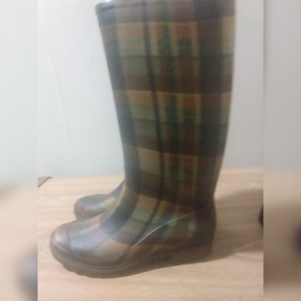 Rain boots